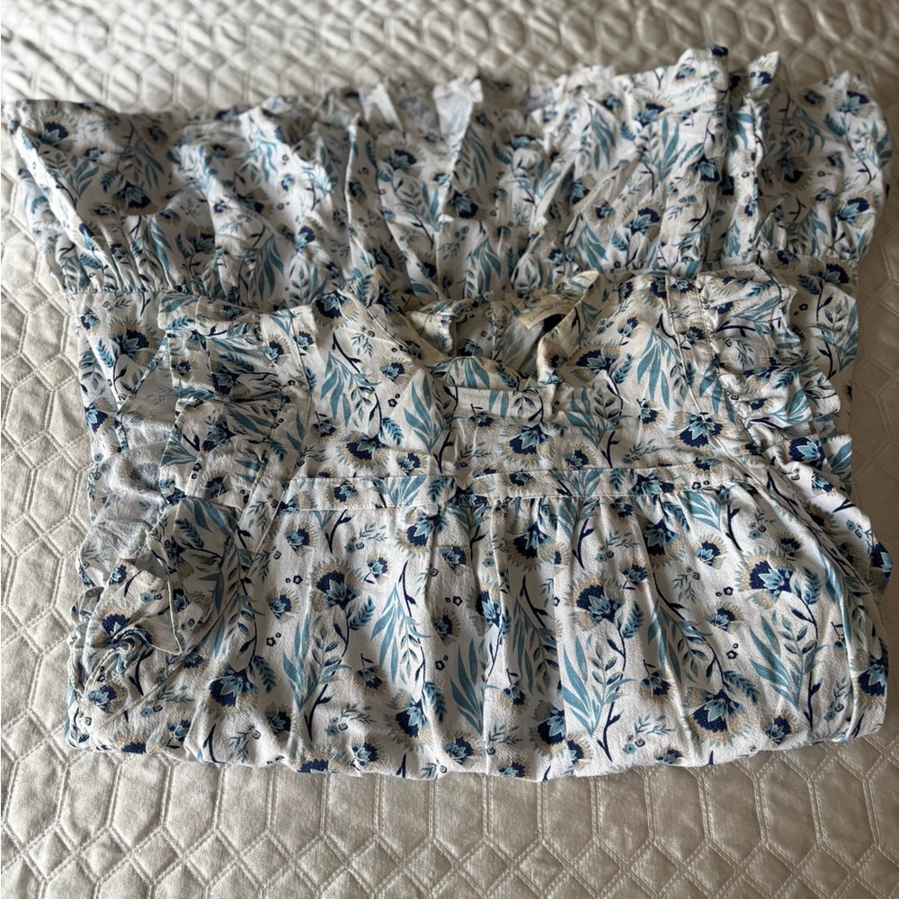 Universal Thread Blue and White Floral Top